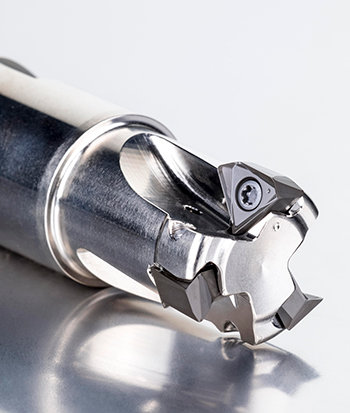 Delivering true 90° shoulder milling